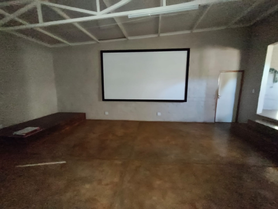 5 Bedroom Property for Sale in Mooinooi North West